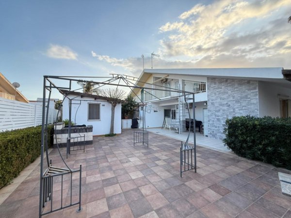 casa indipendente in vendita a Ragusa in zona Marina