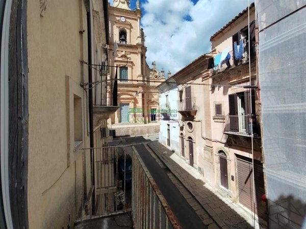 casa indipendente in vendita a Ragusa in zona Ragusa Centro