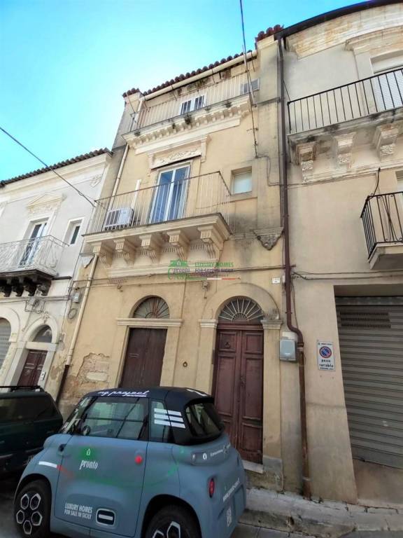 casa indipendente in vendita a Ragusa in zona Ragusa Centro
