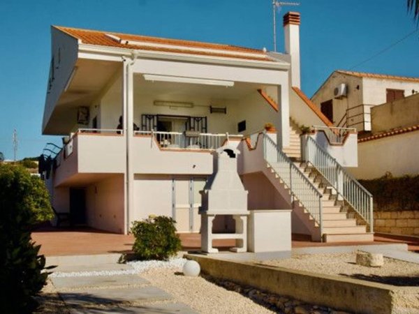casa indipendente in vendita a Ragusa in zona Marina