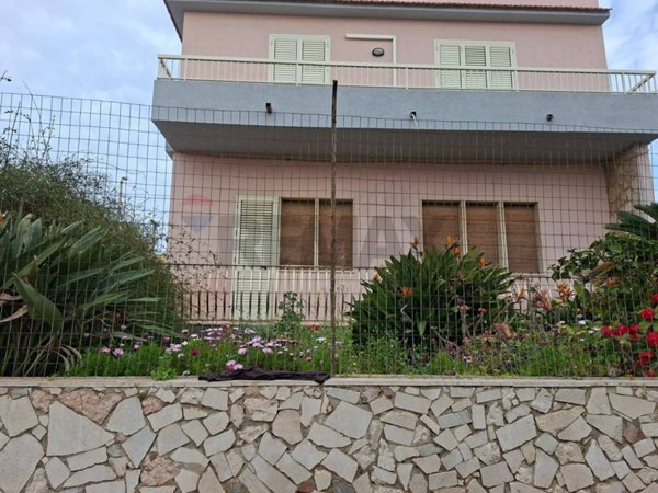 casa indipendente in vendita a Ragusa in zona Marina