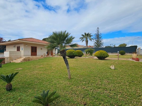 casa indipendente in vendita a Ragusa in zona Marina