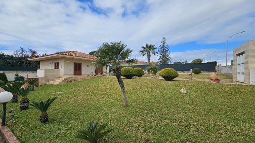 casa indipendente in vendita a Ragusa in zona Marina