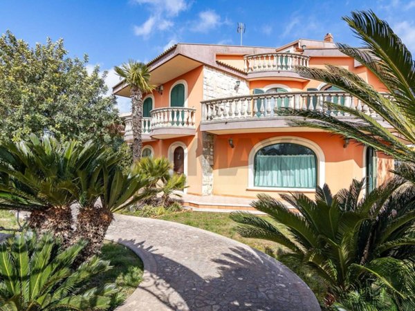 casa indipendente in vendita a Ragusa