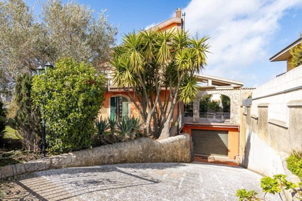casa indipendente in vendita a Ragusa