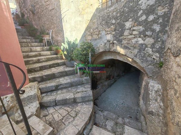 casa indipendente in vendita a Ragusa in zona Ibla