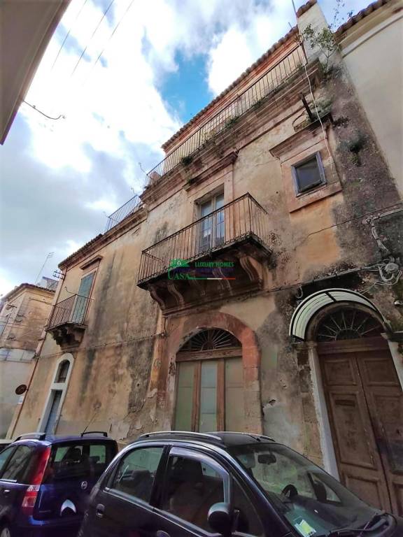 casa indipendente in vendita a Ragusa in zona Ragusa Centro