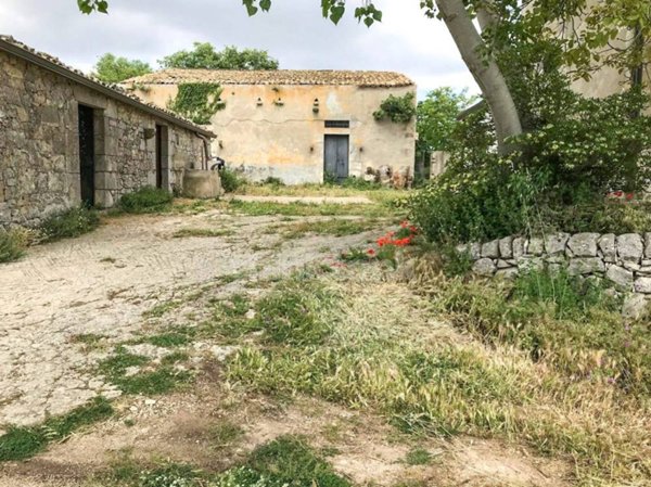 casa indipendente in vendita a Ragusa in zona San Giacomo / Bellocozzo