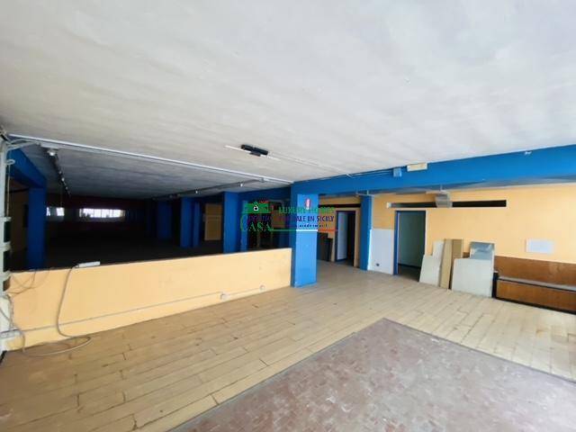 locale commerciale in vendita a Ragusa