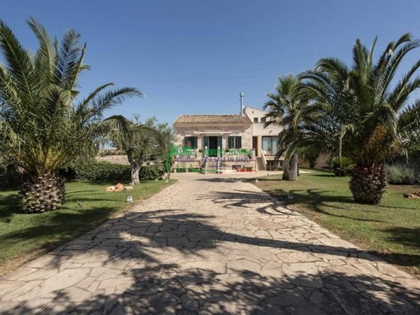 casa indipendente in vendita a Ragusa in zona Marina