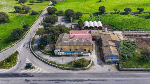 casa indipendente in vendita a Ragusa in zona Marina