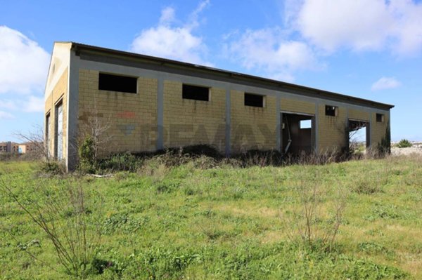 locale commerciale in vendita a Ragusa