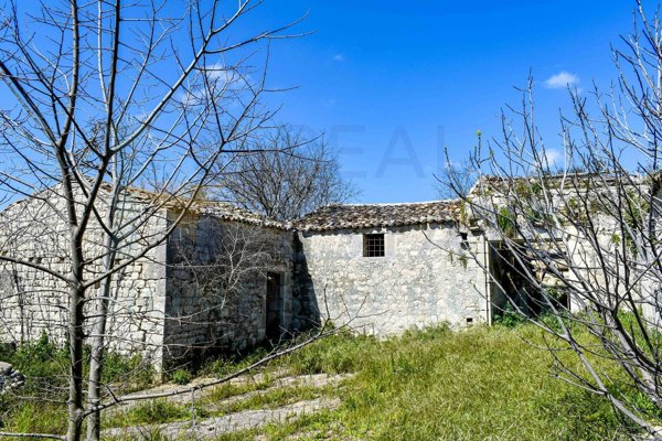 casa indipendente in vendita a Ragusa in zona San Giacomo / Bellocozzo