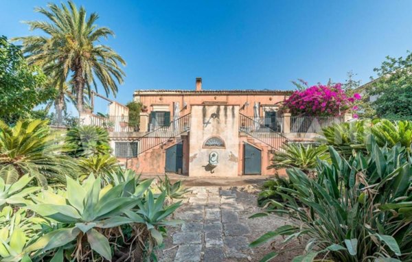 casa indipendente in vendita a Ragusa in zona Marina