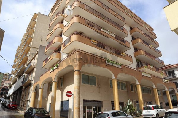 locale commerciale in vendita a Ragusa