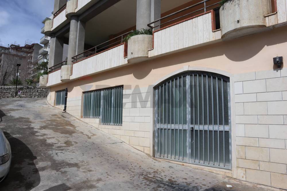 locale commerciale in vendita a Ragusa