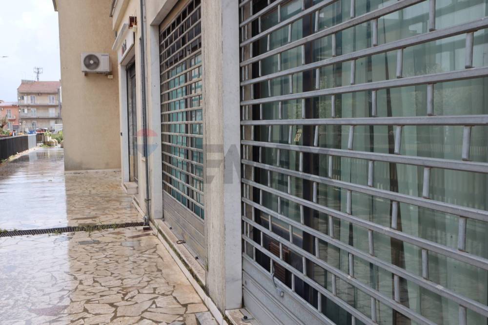 locale commerciale in vendita a Ragusa