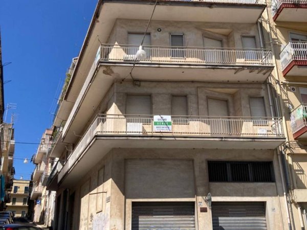 intera palazzina in vendita a Ragusa in zona Ibla