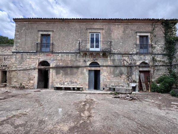 casa indipendente in vendita a Ragusa in zona Ibla