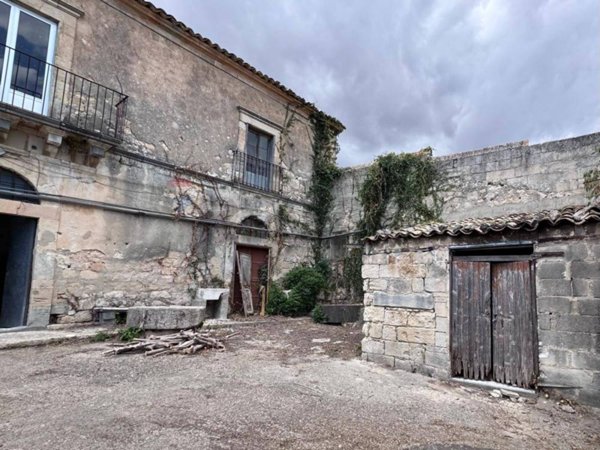 casa indipendente in vendita a Ragusa in zona Ibla