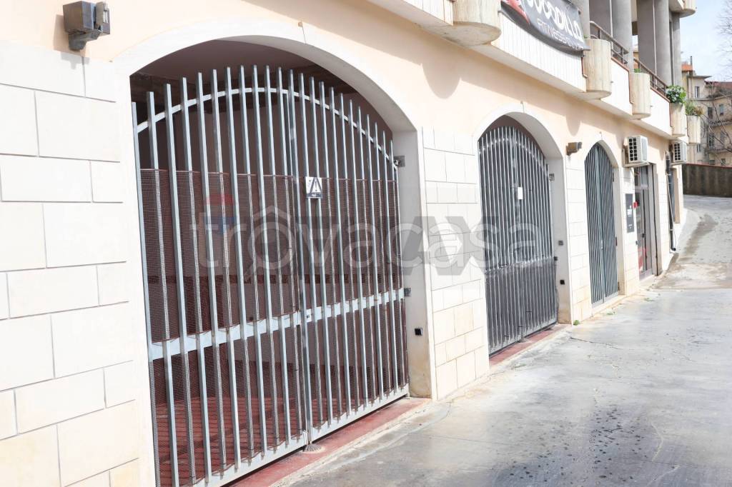 negozio in vendita a Ragusa in zona Ragusa Centro