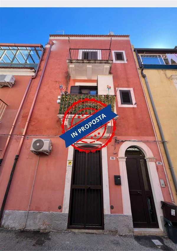 casa indipendente in vendita a Ragusa in zona Ragusa Centro