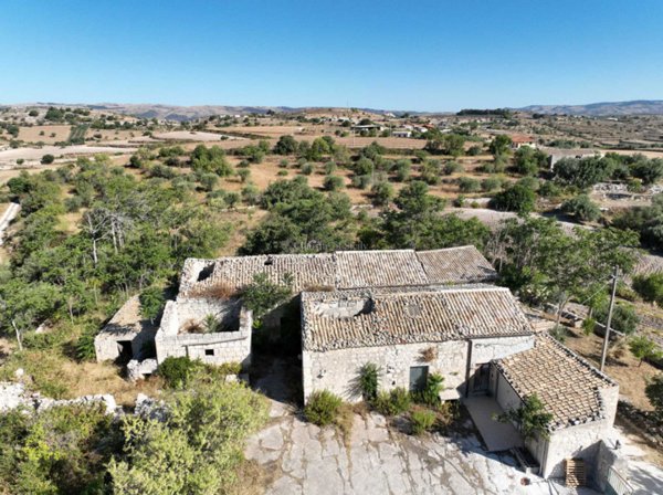 casa indipendente in vendita a Ragusa in zona San Giacomo / Bellocozzo