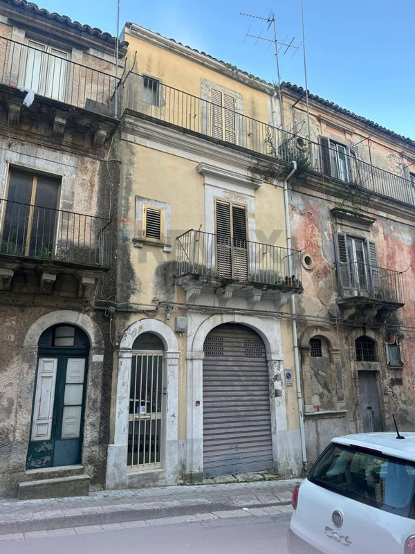 casa indipendente in vendita a Ragusa in zona Ragusa Centro