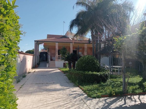 casa indipendente in vendita a Ragusa in zona Marina