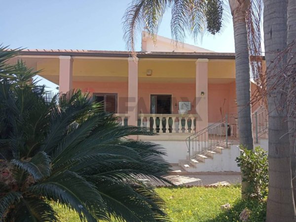 casa indipendente in vendita a Ragusa in zona Marina