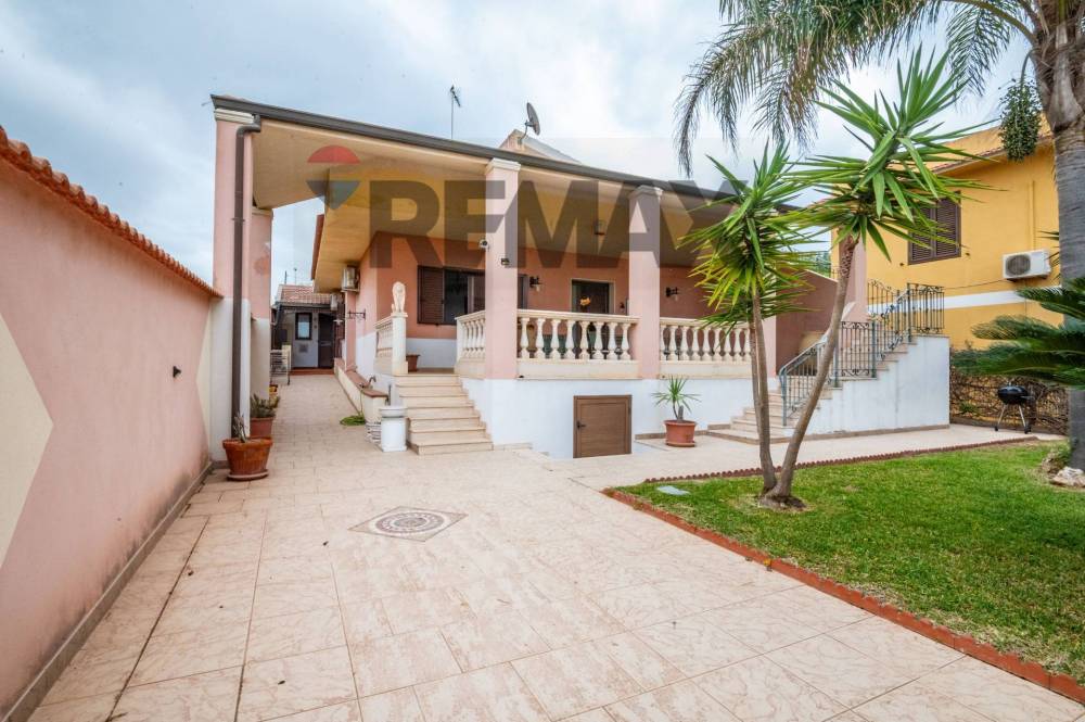 casa indipendente in vendita a Ragusa in zona Marina