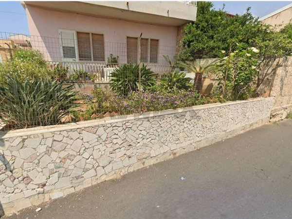 casa indipendente in vendita a Ragusa in zona Marina