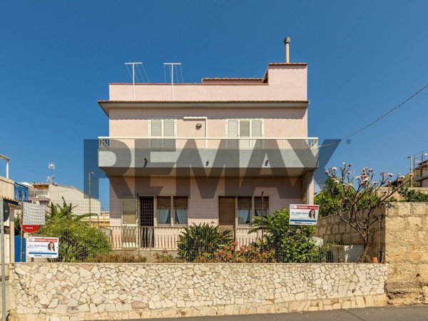 casa indipendente in vendita a Ragusa in zona Marina