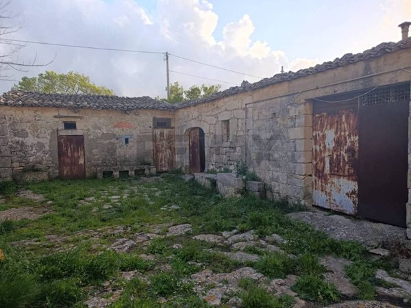 casale in vendita a Ragusa in zona Marina