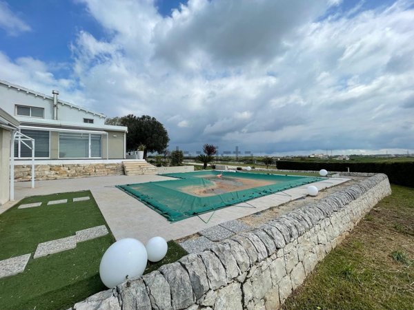 casa indipendente in vendita a Ragusa