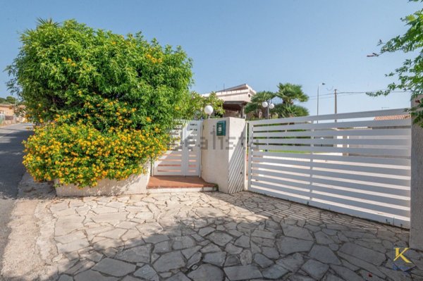 casa indipendente in vendita a Ragusa in zona Marina