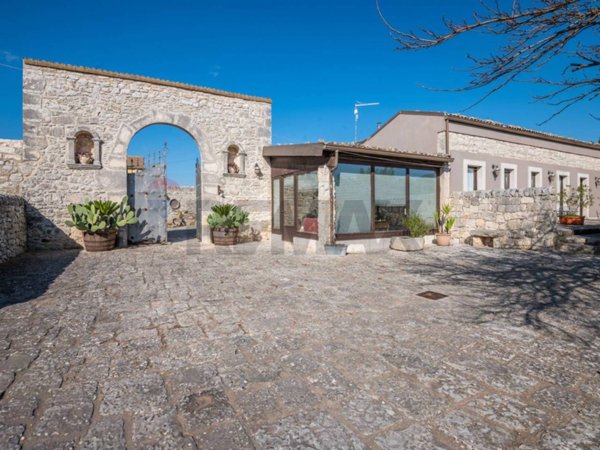 casale in vendita a Ragusa in zona Marina