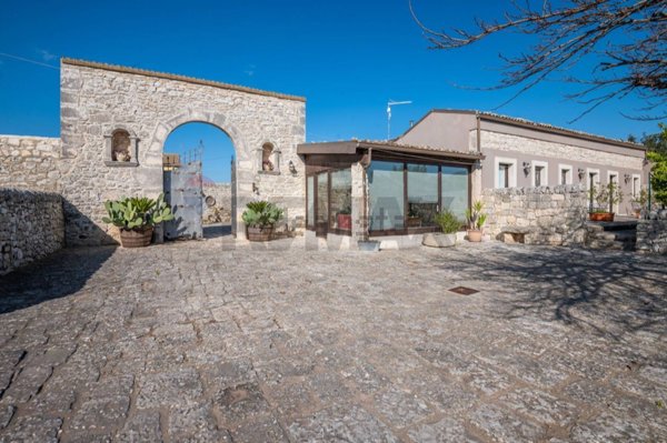 casale in vendita a Ragusa in zona Marina