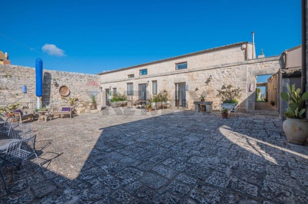 casale in vendita a Ragusa in zona Marina