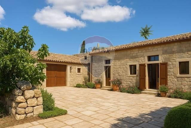 casa indipendente in vendita a Ragusa in zona San Giacomo / Bellocozzo