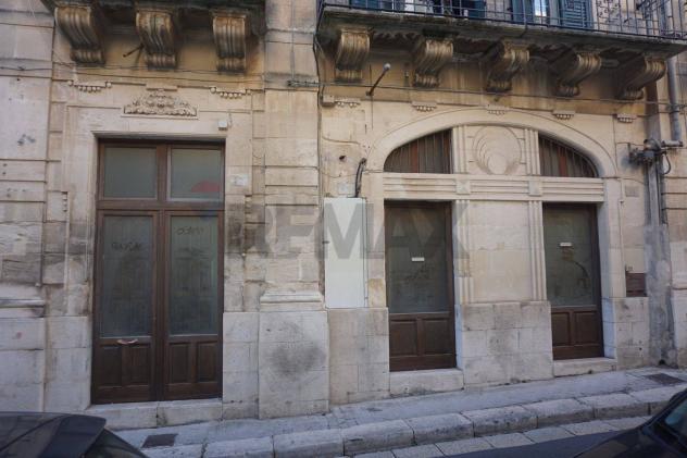 negozio in vendita a Ragusa in zona Ragusa Centro