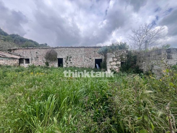 casa indipendente in vendita a Ragusa