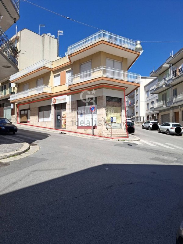 locale commerciale in vendita a Ragusa
