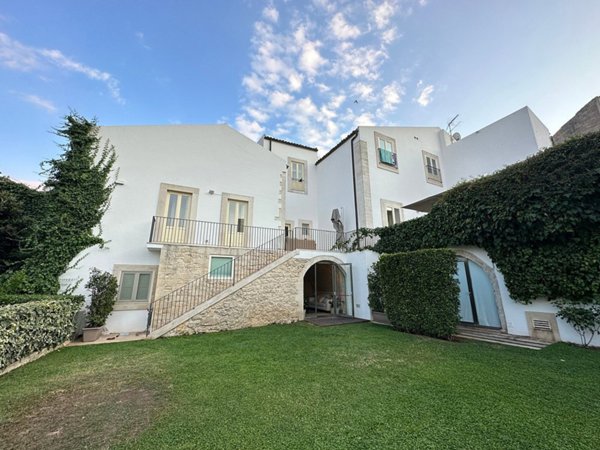 negozio in vendita a Ragusa in zona Marina