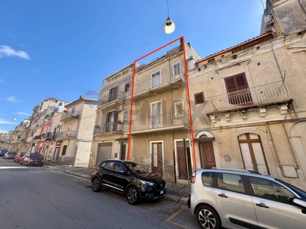 casa indipendente in vendita a Ragusa in zona Ragusa Centro