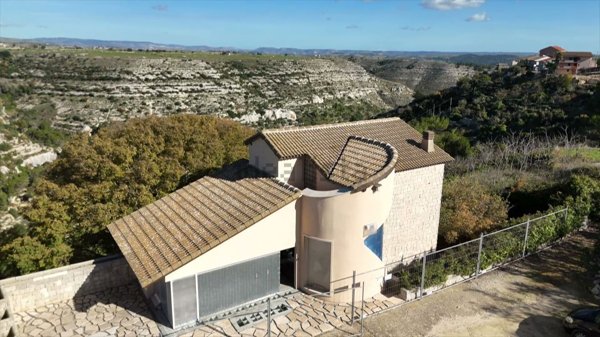 casa indipendente in vendita a Ragusa
