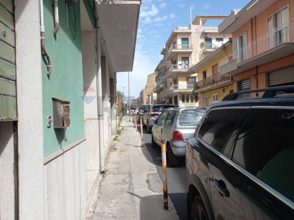 locale commerciale in vendita a Ragusa