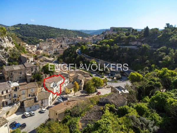 casa indipendente in vendita a Ragusa in zona Ibla