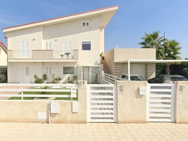 casa indipendente in vendita a Ragusa in zona Marina