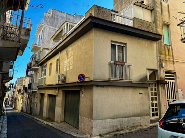 casa indipendente in vendita a Ragusa in zona Ibla